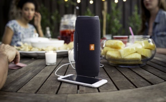 Loa JBL Charge 3 kết nối bluetooth nhanh ch&oacute;ng qua smartphone, tablet
